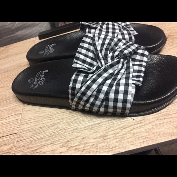 Small Gingham Slides - Picture 3 of 6